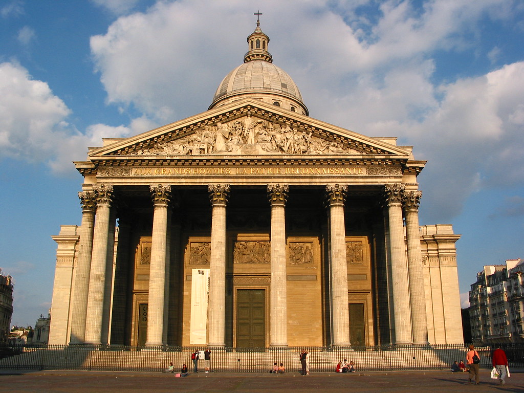 Le Pantheon phong cach phuc hung